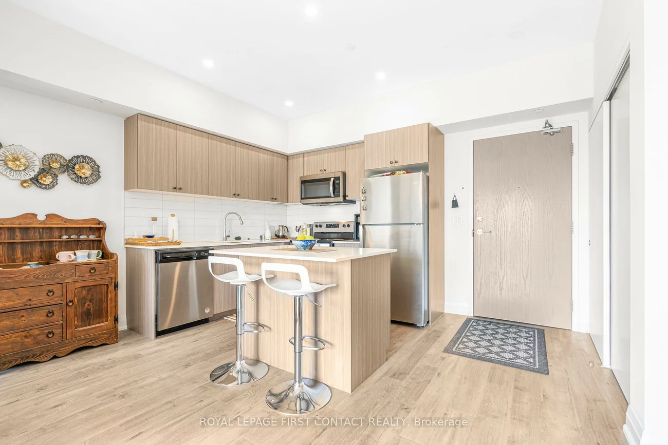 58, LAKESIDE, Little Lake, Barrie