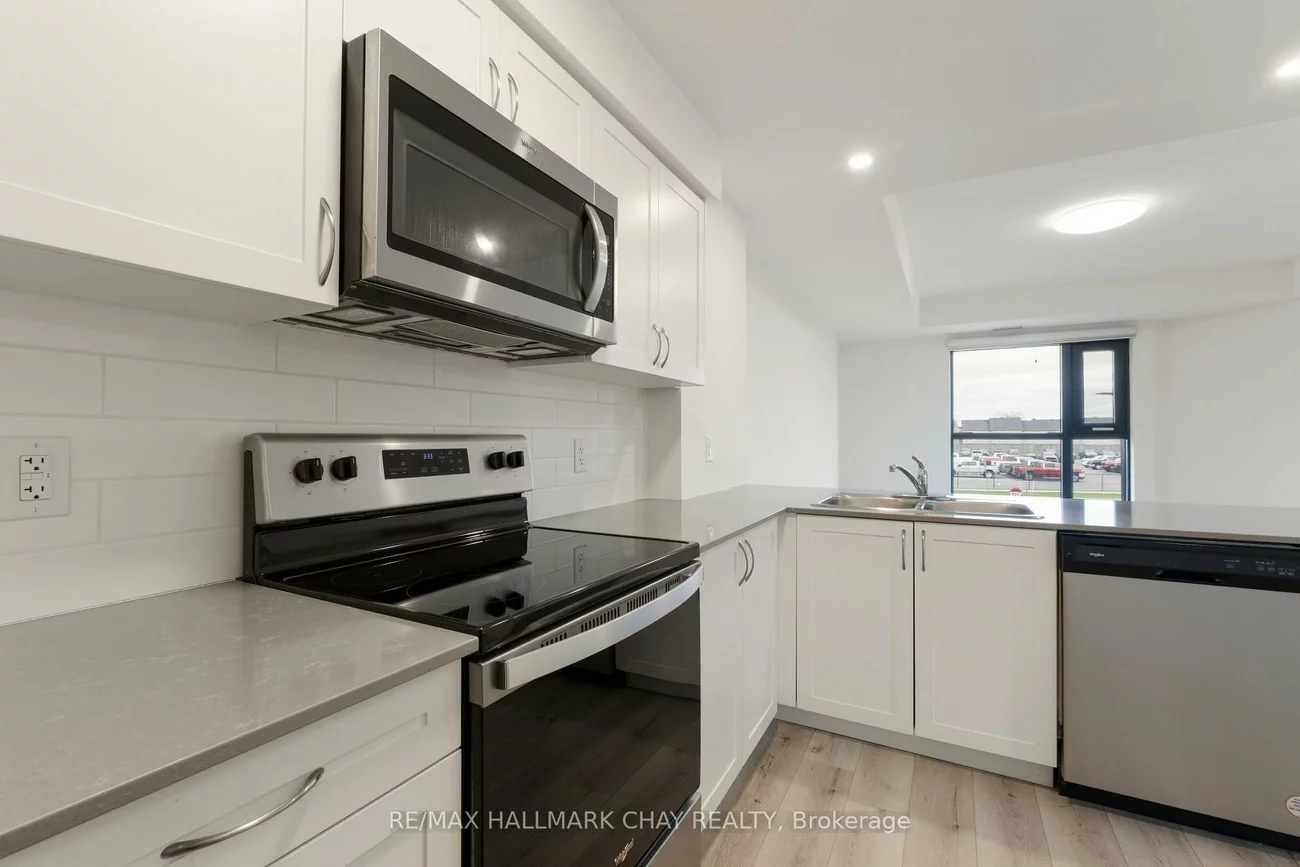 30, Hanmer, West Bayfield, Barrie