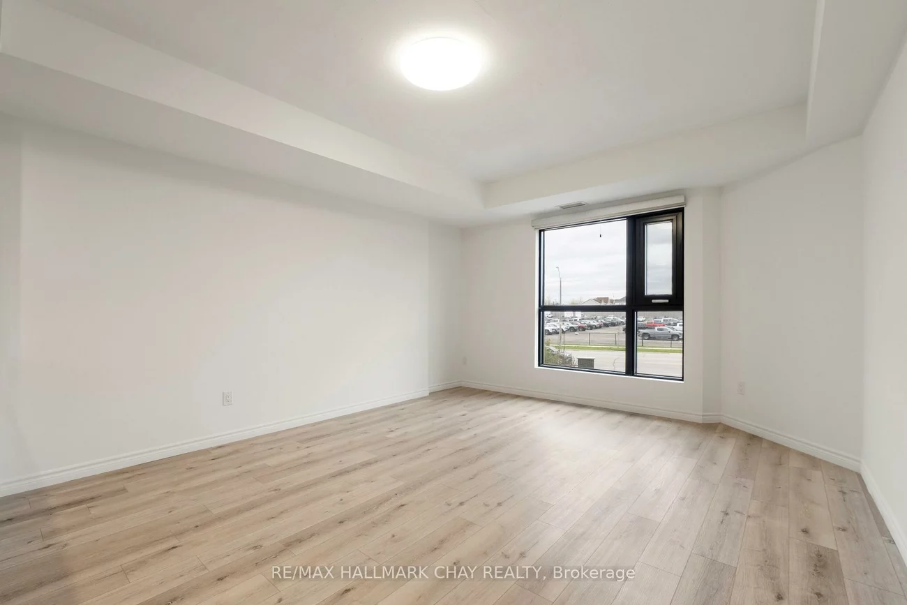 30, Hanmer, West Bayfield, Barrie