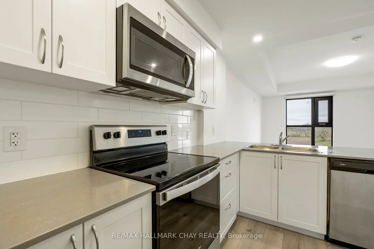 30, Hanmer, West Bayfield, Barrie