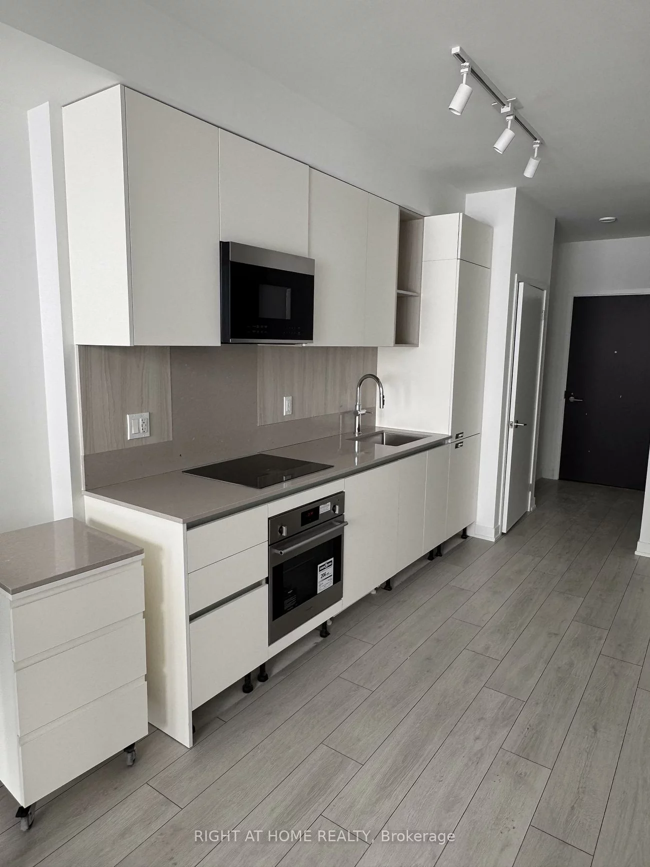 39, Mary, City Centre, Barrie