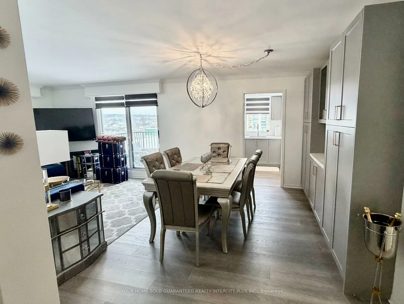 75, Ellen, City Centre, Barrie