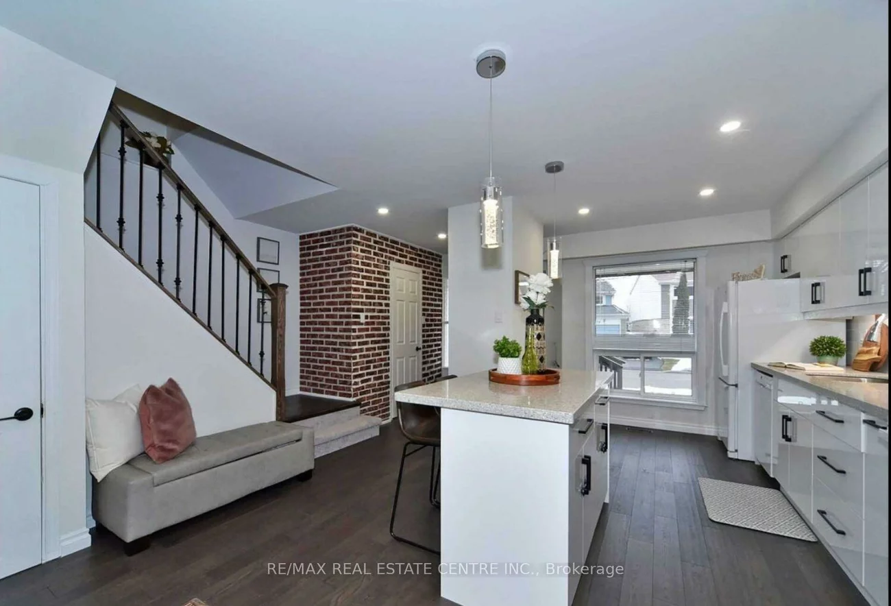 39, Mary St, City Centre, Barrie