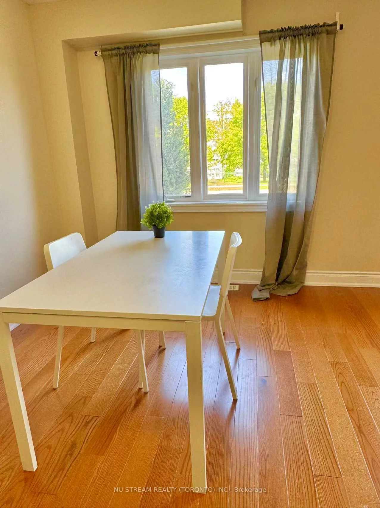 43, Madelaine, Painswick South, Barrie