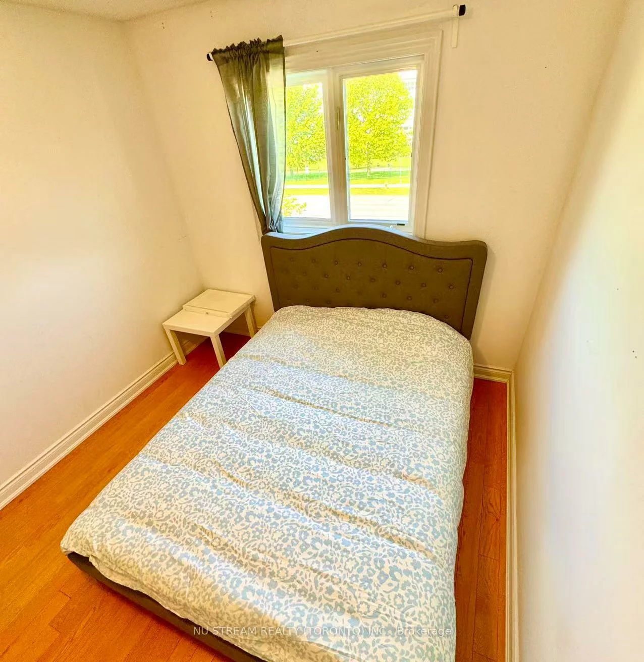 43, Madelaine, Painswick South, Barrie