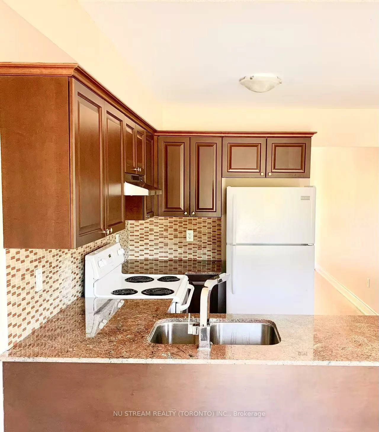 43, Madelaine, Painswick South, Barrie