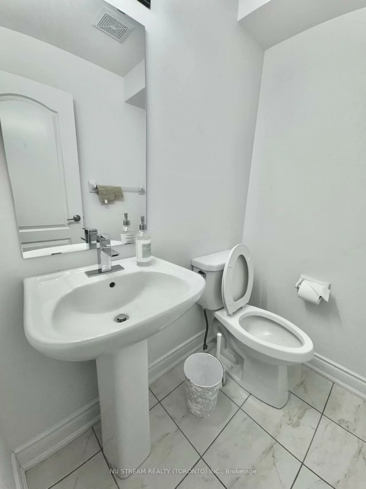 43, Madelaine, Painswick South, Barrie