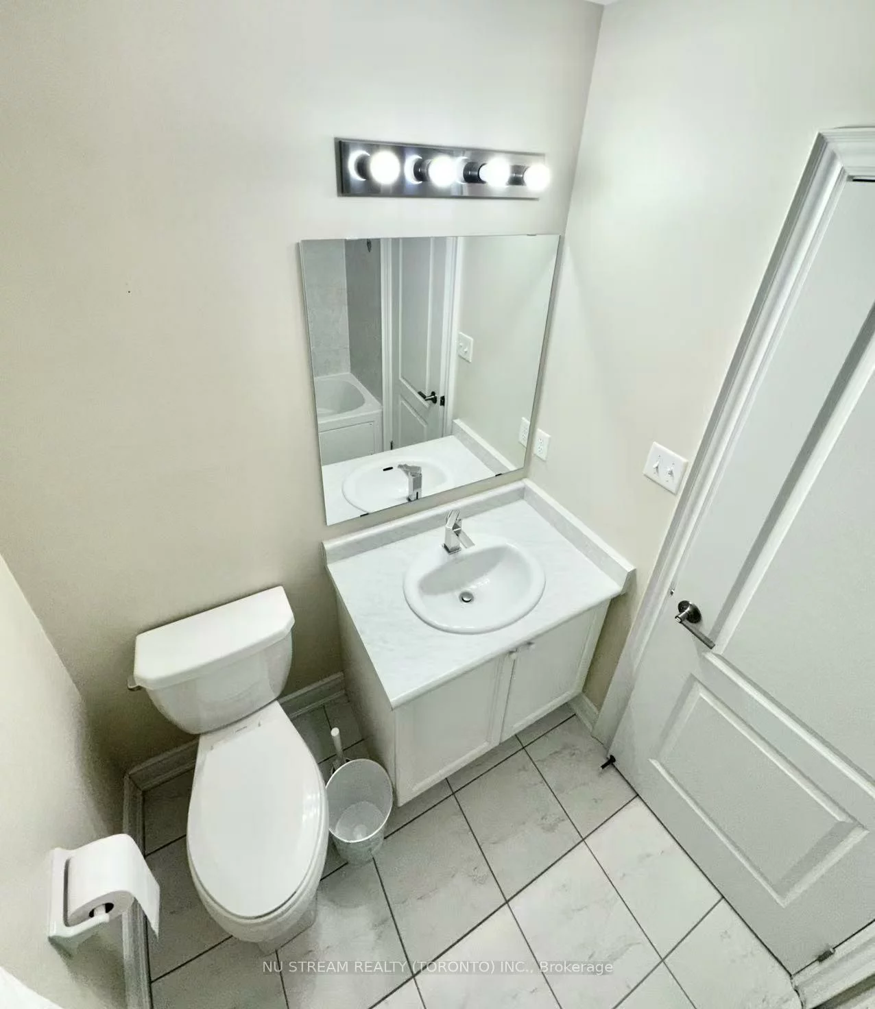 43, Madelaine, Painswick South, Barrie