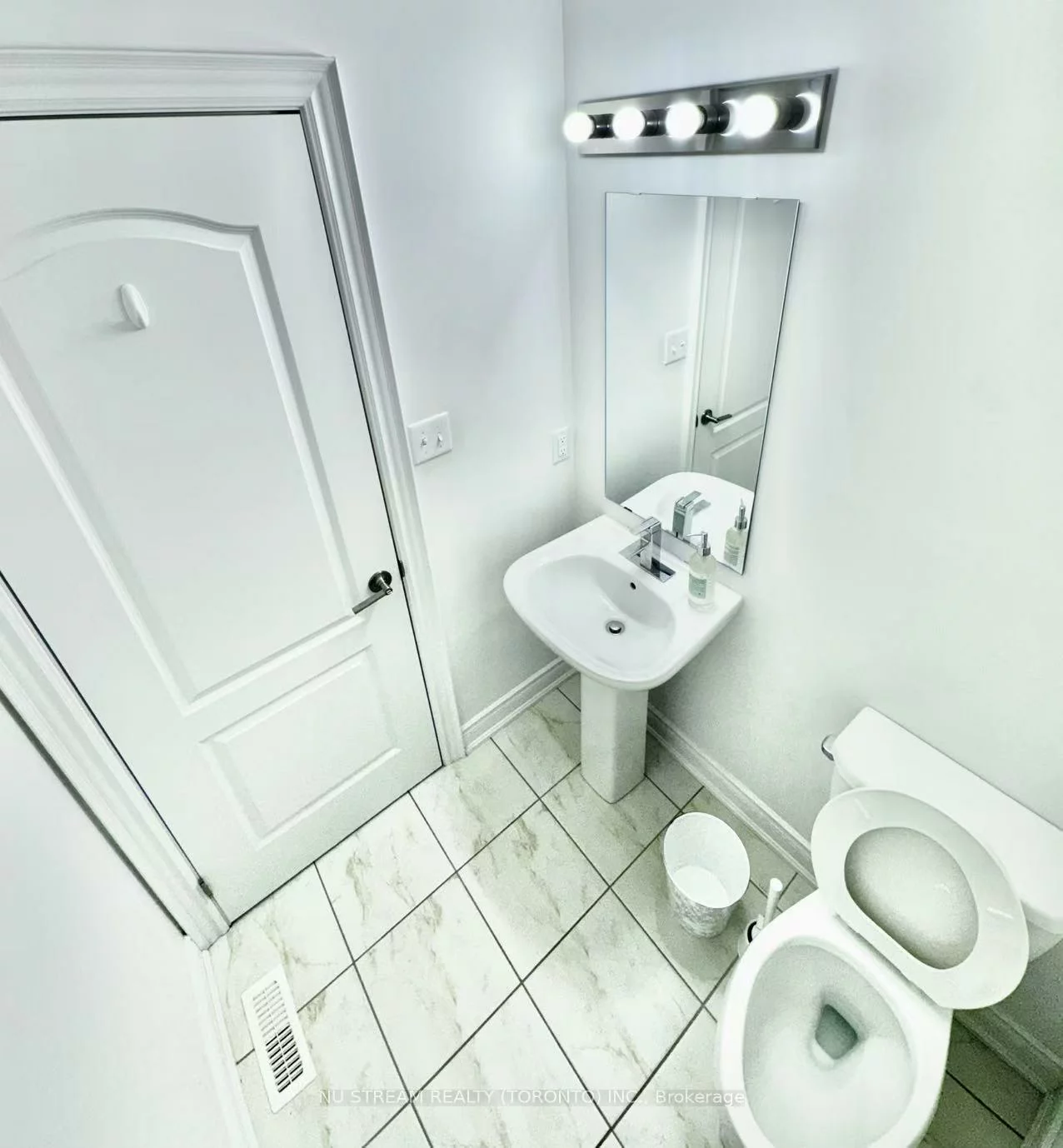 43, Madelaine, Painswick South, Barrie