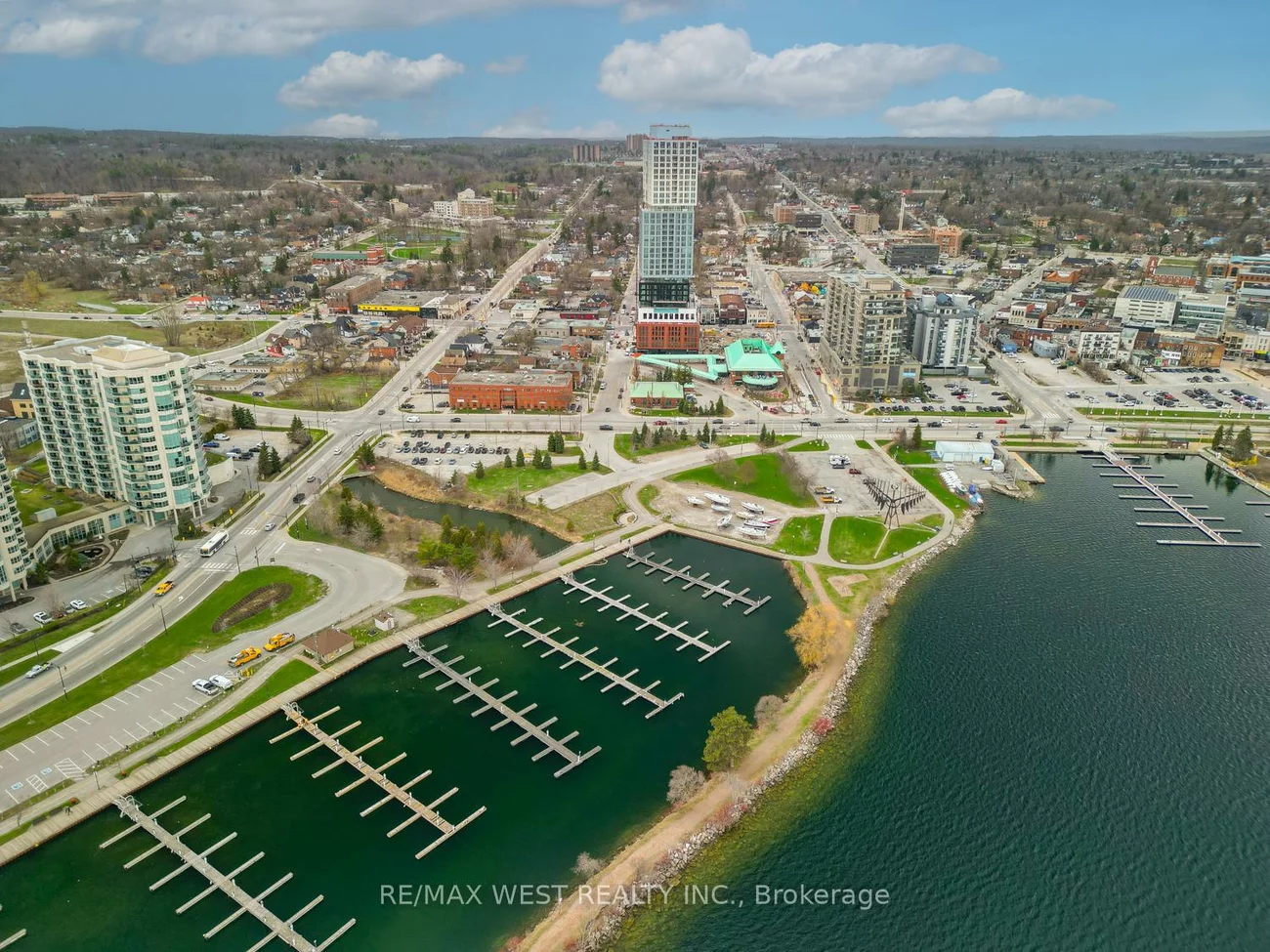 39, Mary, City Centre, Barrie