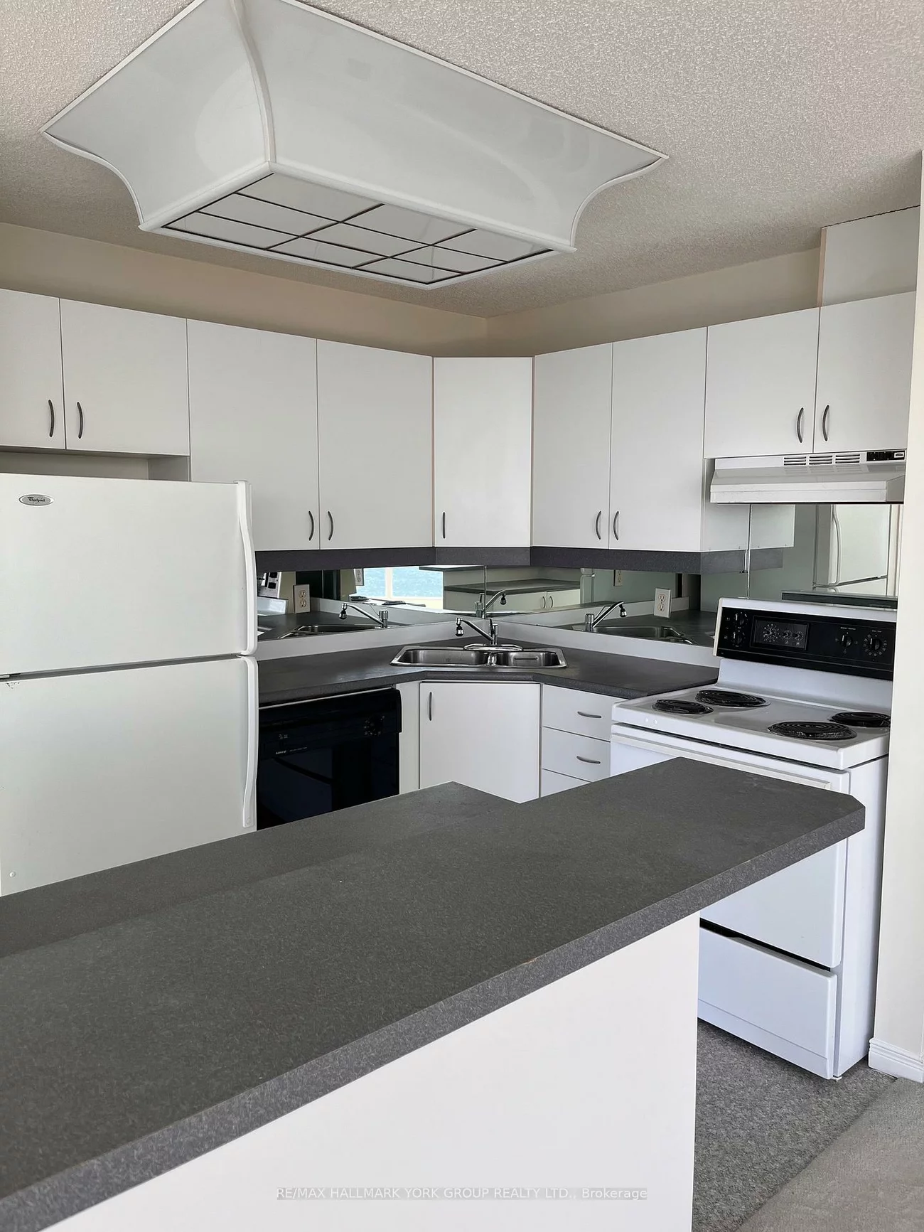 215, Dunlop, Lakeshore, Barrie