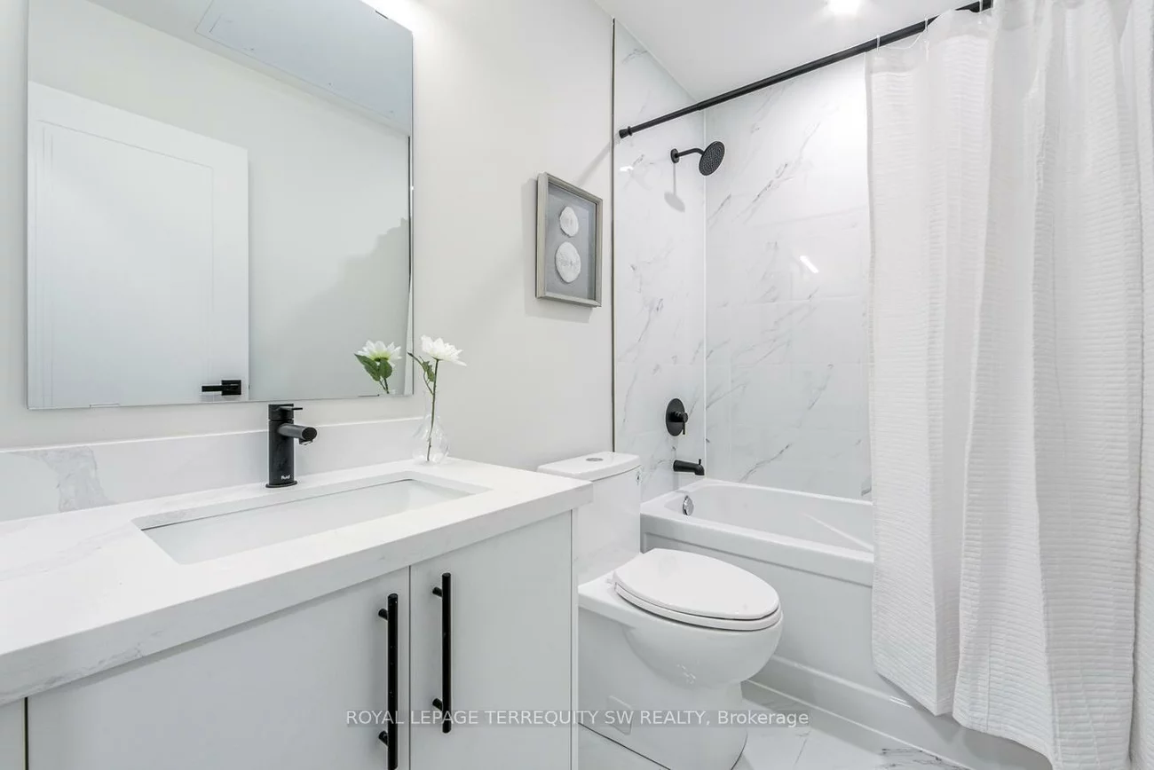 145, Clapperton, Wellington, Barrie