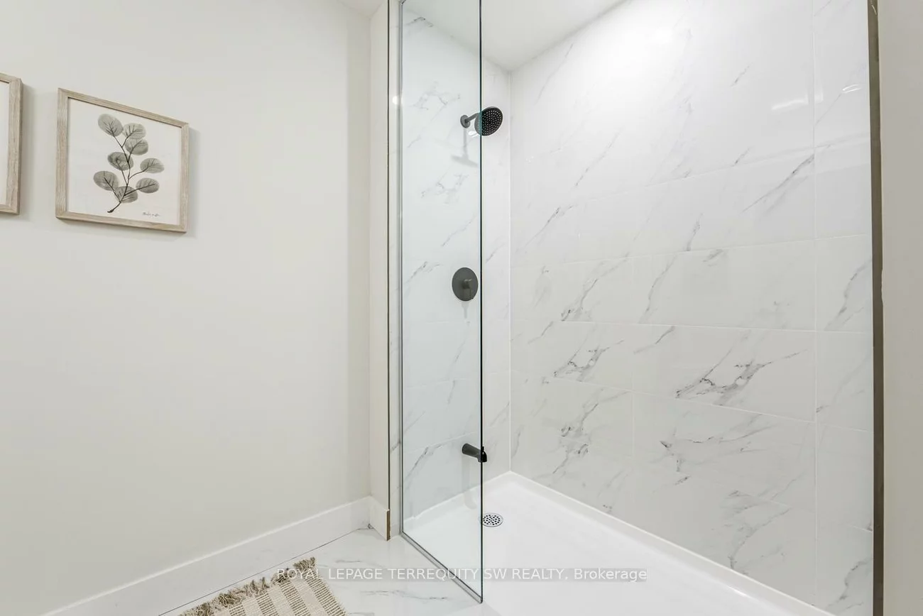 145, Clapperton, Wellington, Barrie