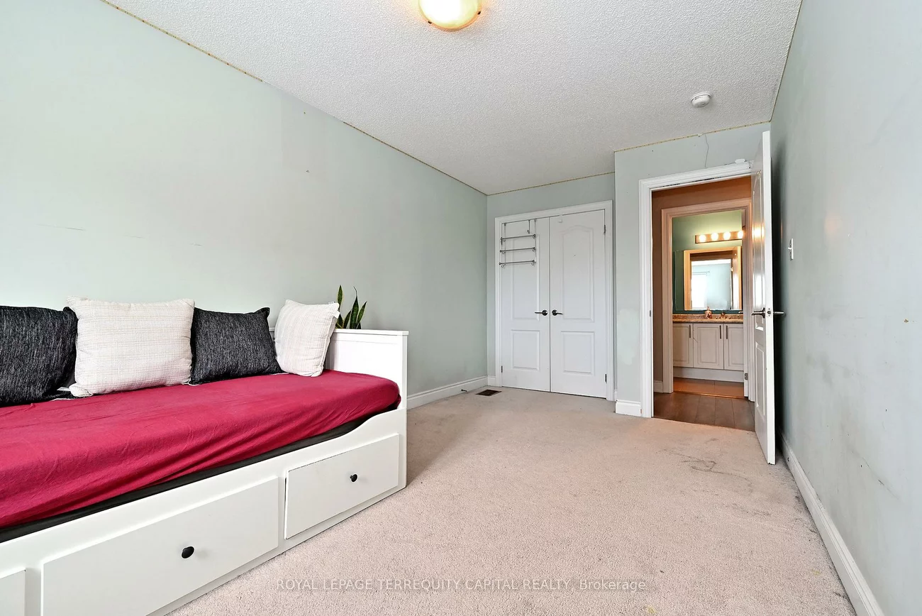31, Madelaine, Painswick South, Barrie