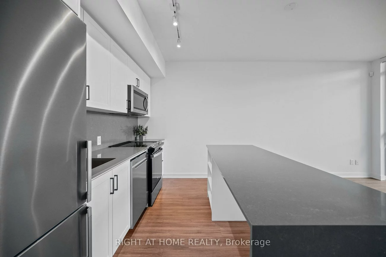 681, Yonge, Painswick South, Barrie