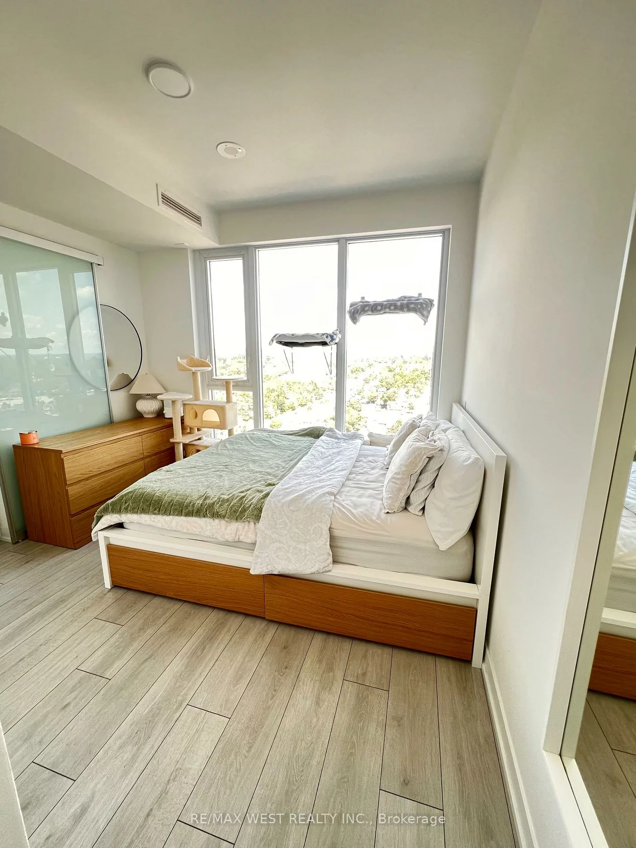 39, Mary, City Centre, Barrie