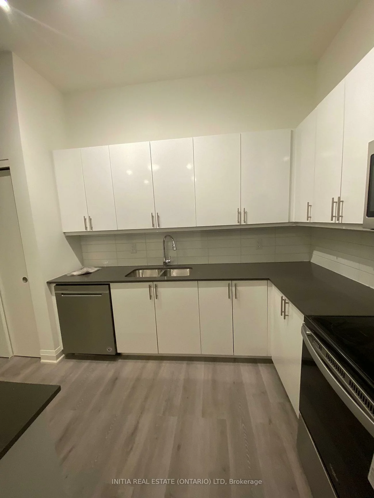 58, Lakeside (SHARED-KITCHEN), Little Lake, Barrie