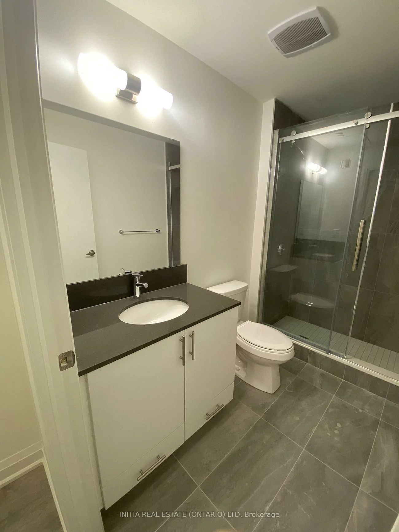 58, Lakeside (SHARED-KITCHEN), Little Lake, Barrie