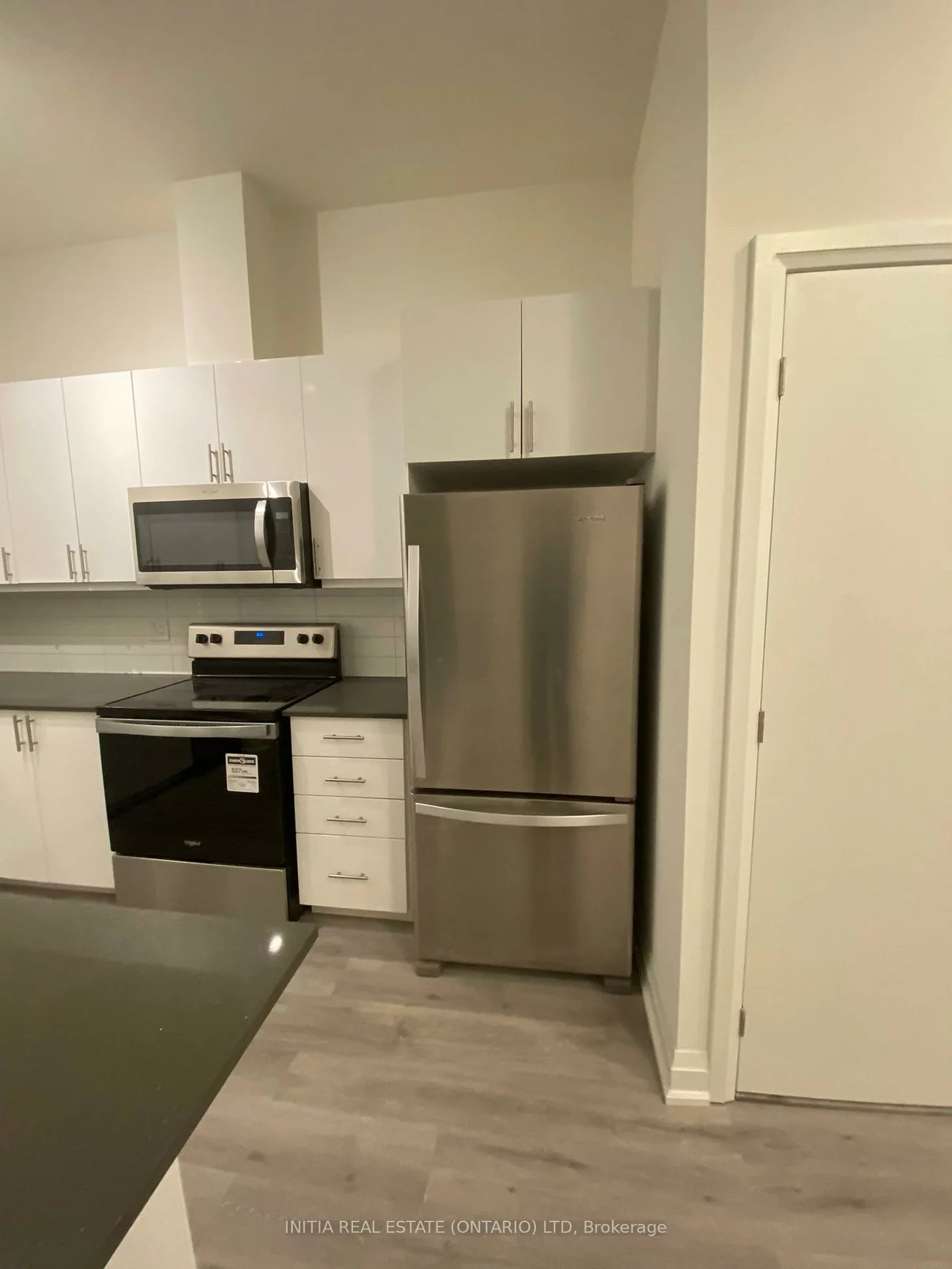 58, Lakeside (SHARED-KITCHEN), Little Lake, Barrie