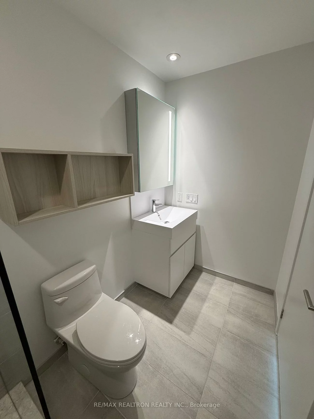 39, Mary, City Centre, Barrie