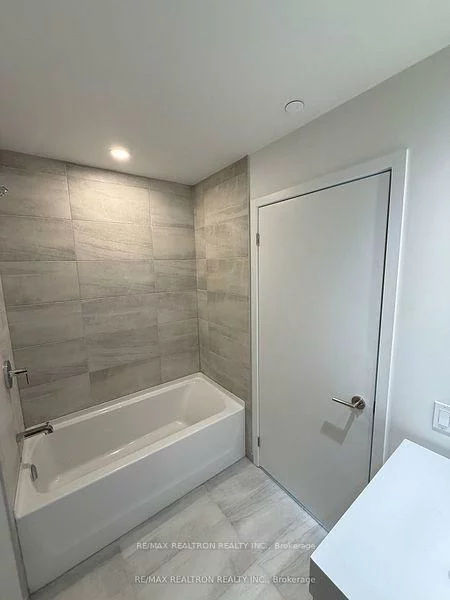 39, Mary, City Centre, Barrie