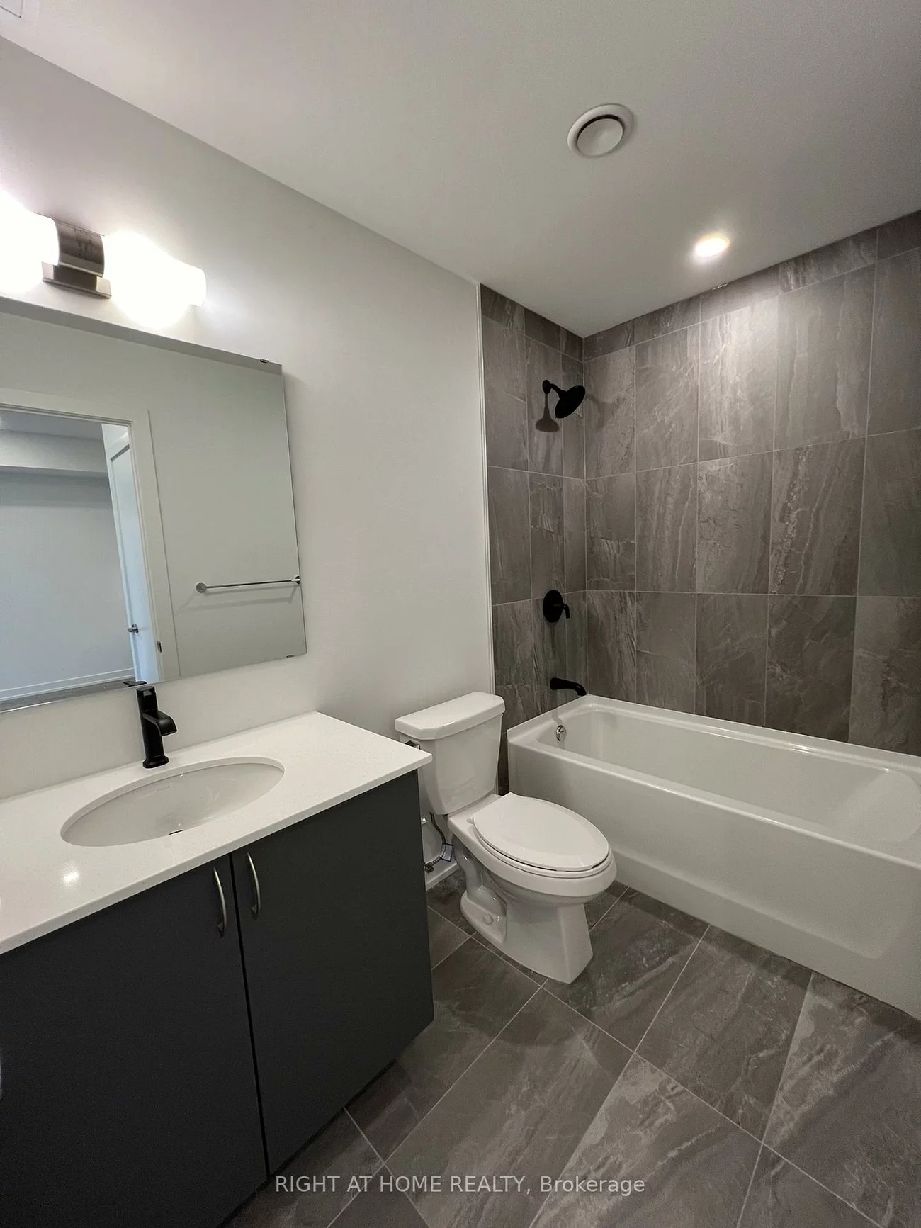 56, Lakeside, Little Lake, Barrie