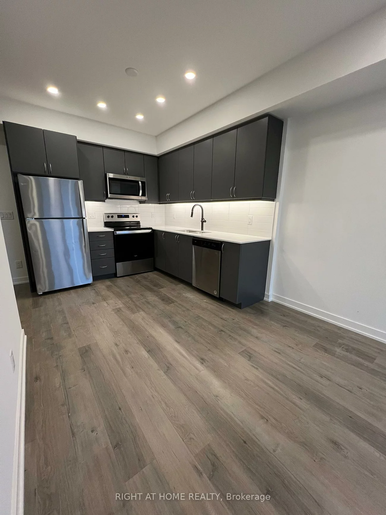 56, Lakeside, Little Lake, Barrie