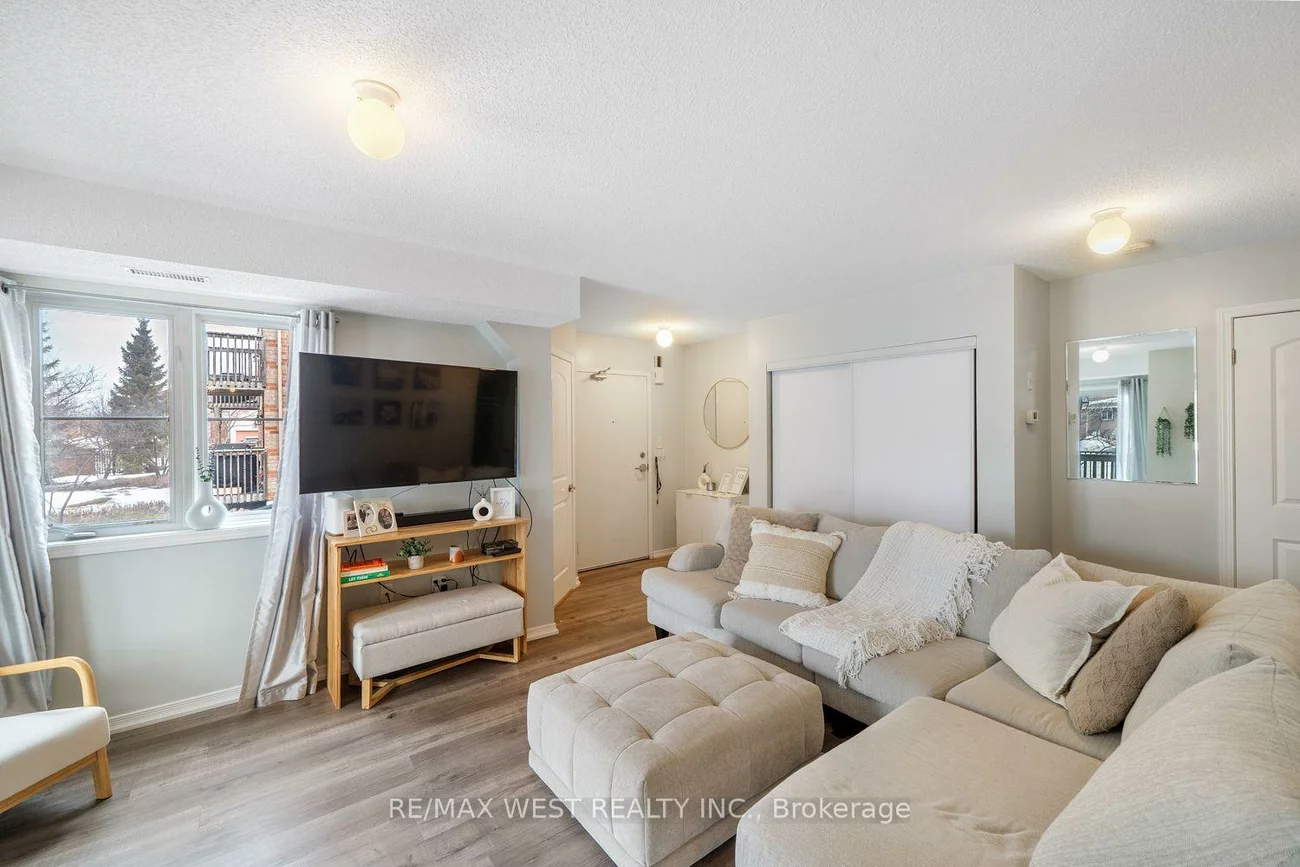 17, Cheltenham, Georgian Drive, Barrie