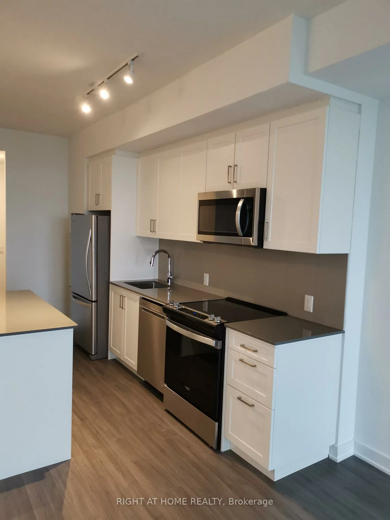681, YONGE, Painswick South, Barrie