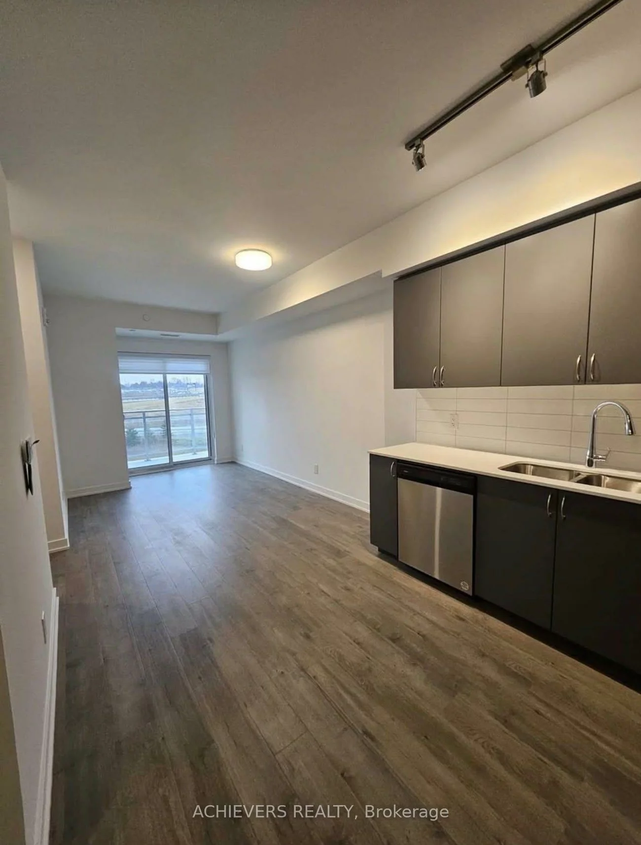 56, LAKESIDE TERRACE, Little Lake, Barrie