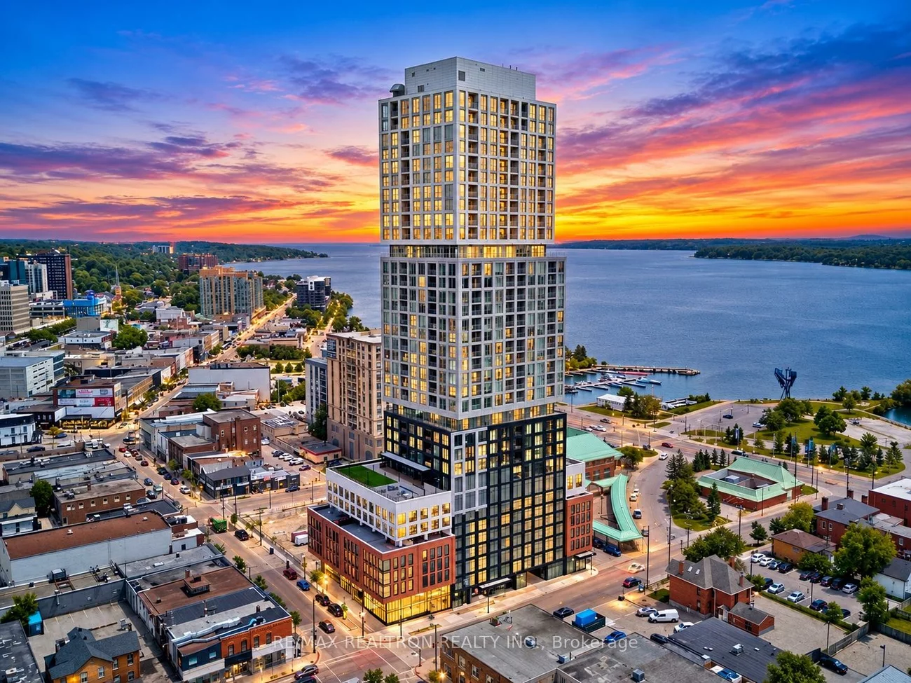 39, Mary, City Centre, Barrie