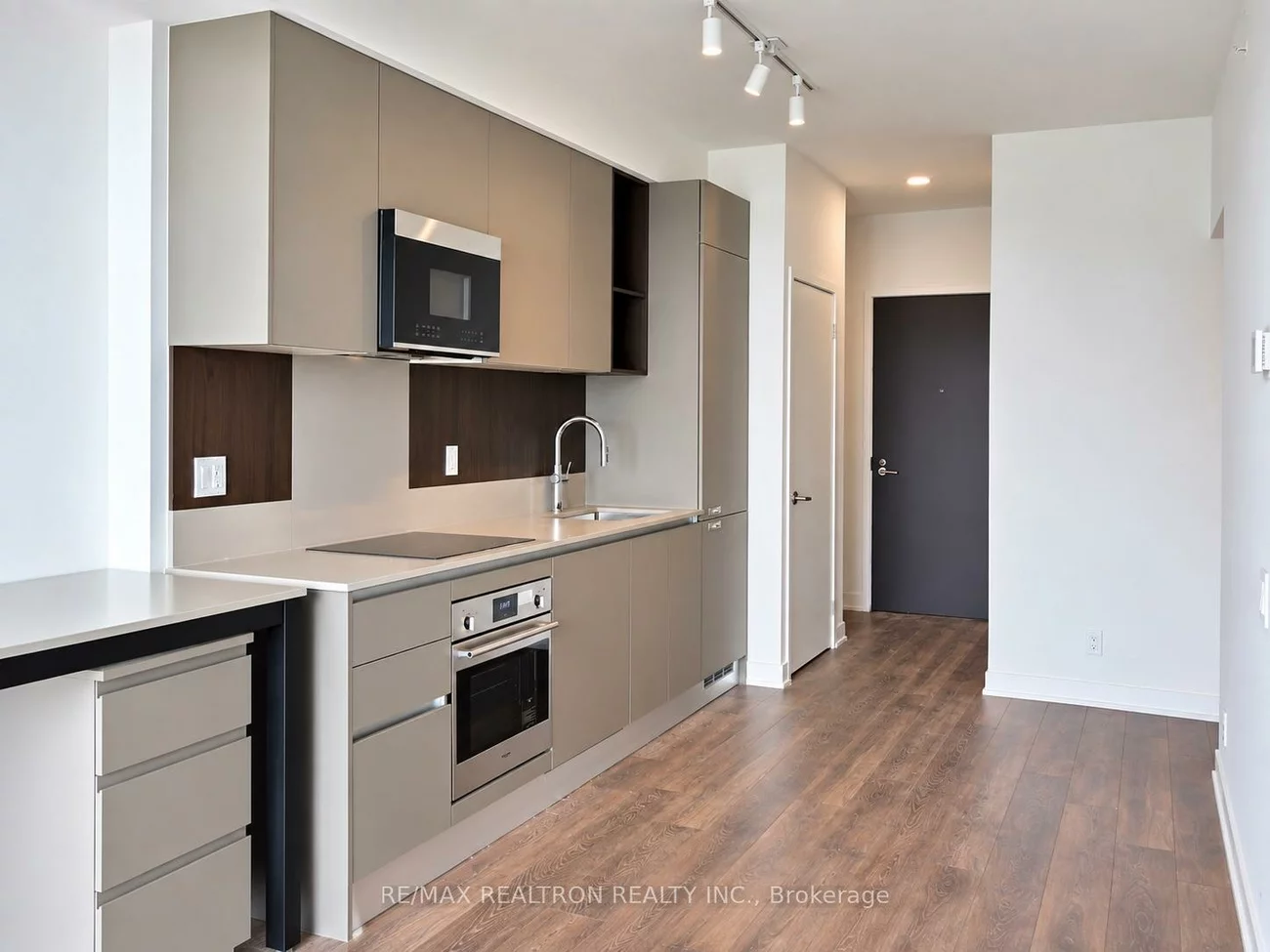 39, Mary, City Centre, Barrie