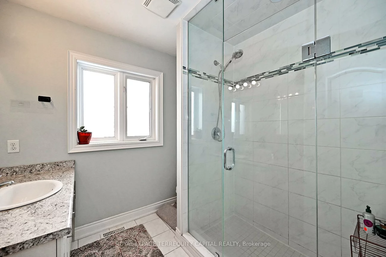 31, Madelaine, Painswick South, Barrie