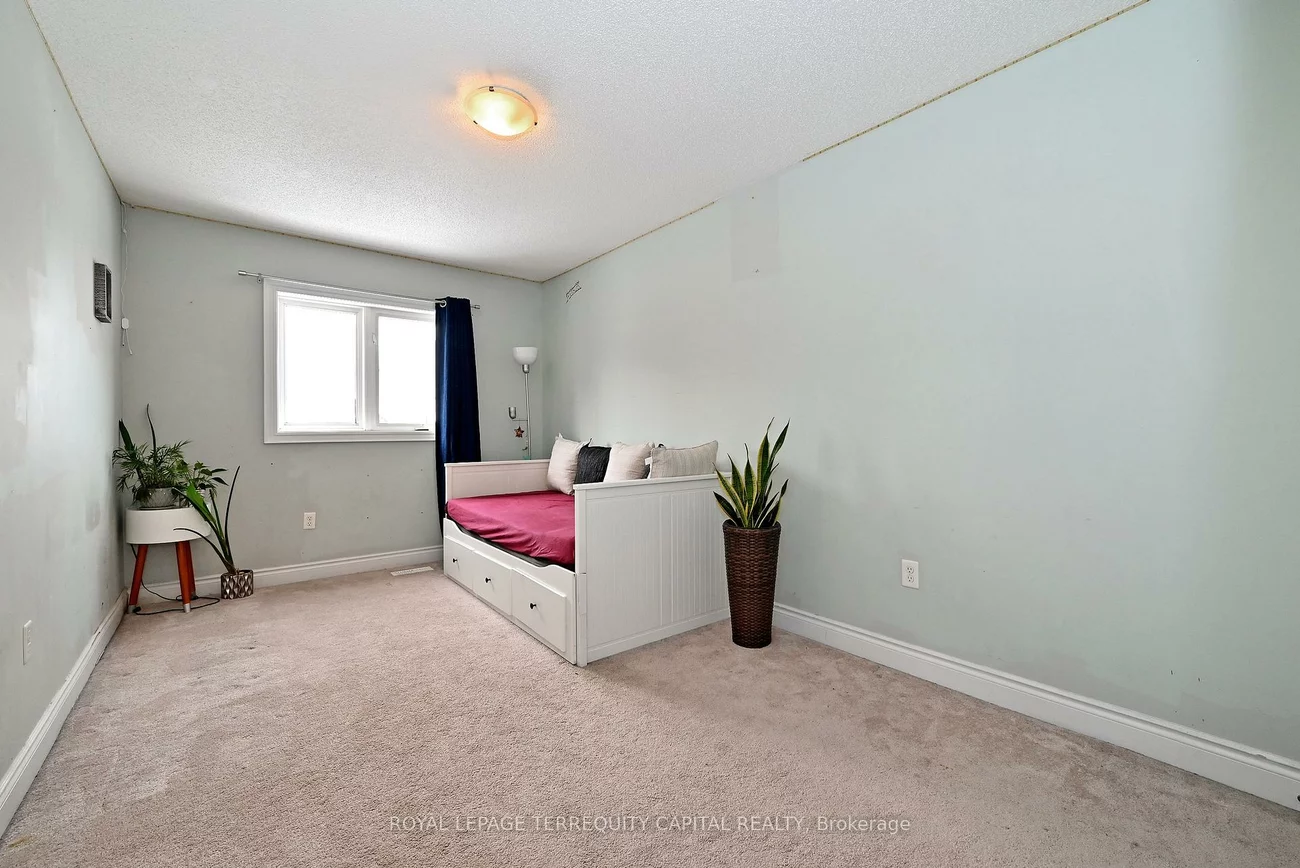 31, Madelaine, Painswick South, Barrie