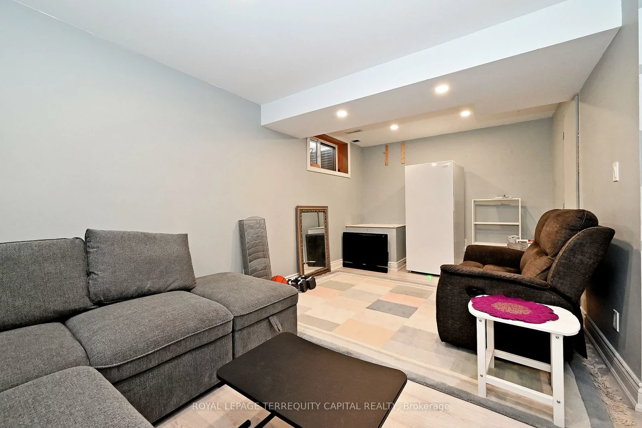 31, Madelaine, Painswick South, Barrie