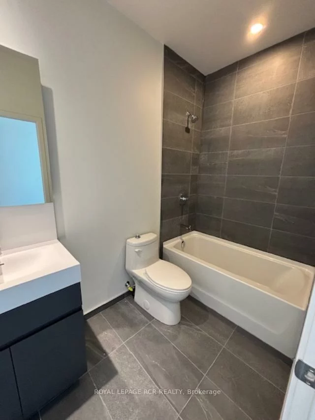 39, Mary, City Centre, Barrie