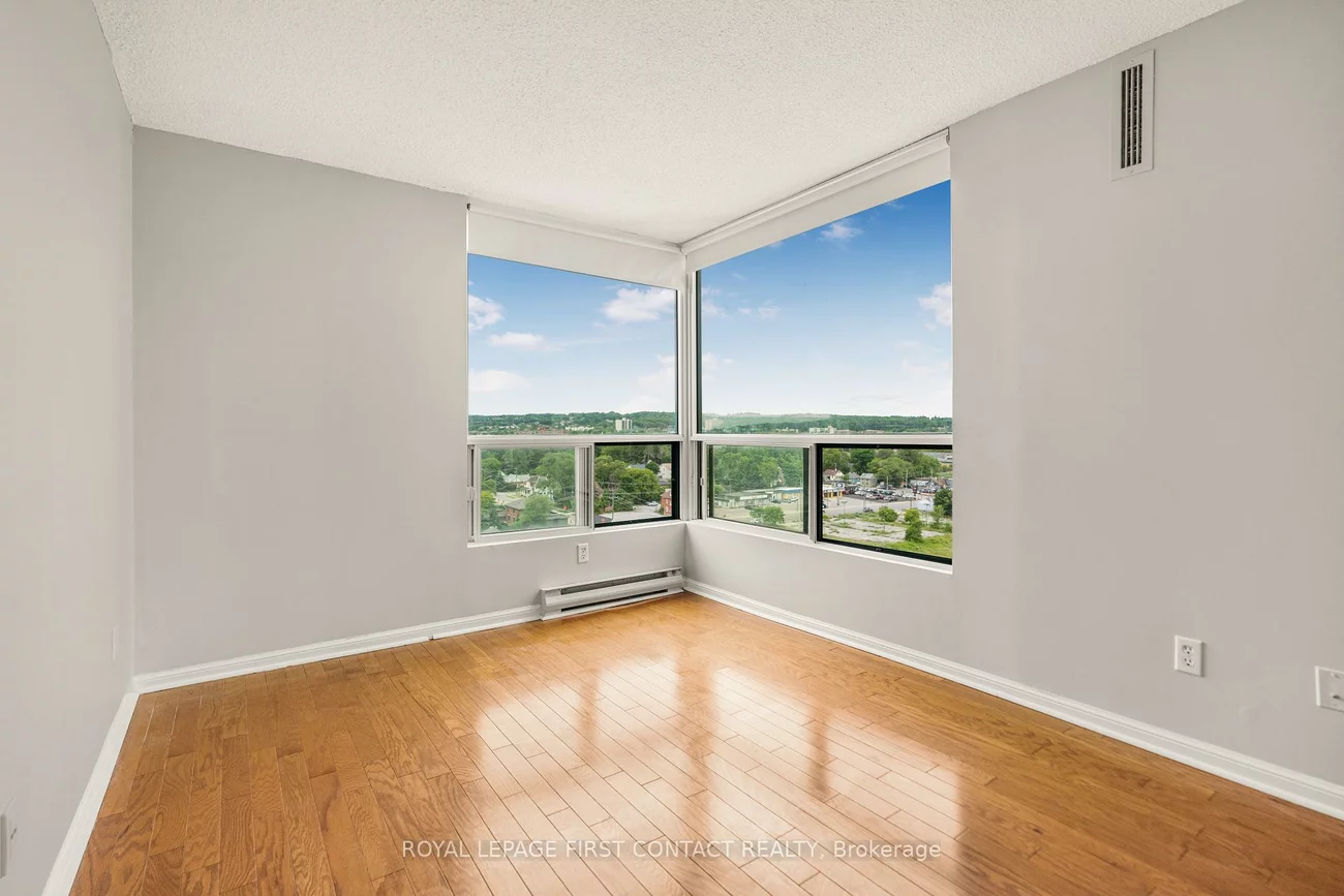 75, Ellen, City Centre, Barrie