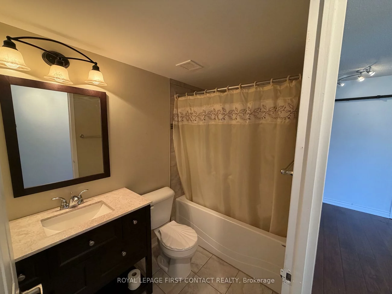 75, Ellen, City Centre, Barrie
