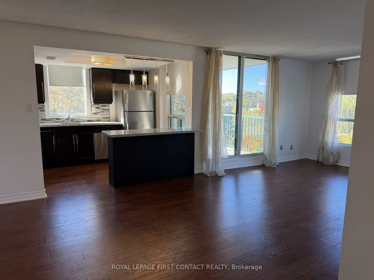 75, Ellen, City Centre, Barrie