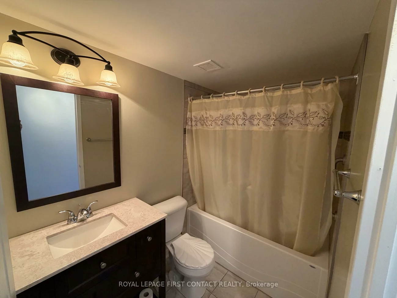 75, Ellen, City Centre, Barrie