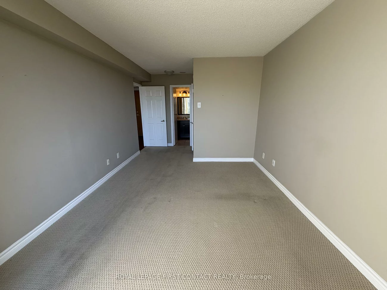 75, Ellen, City Centre, Barrie