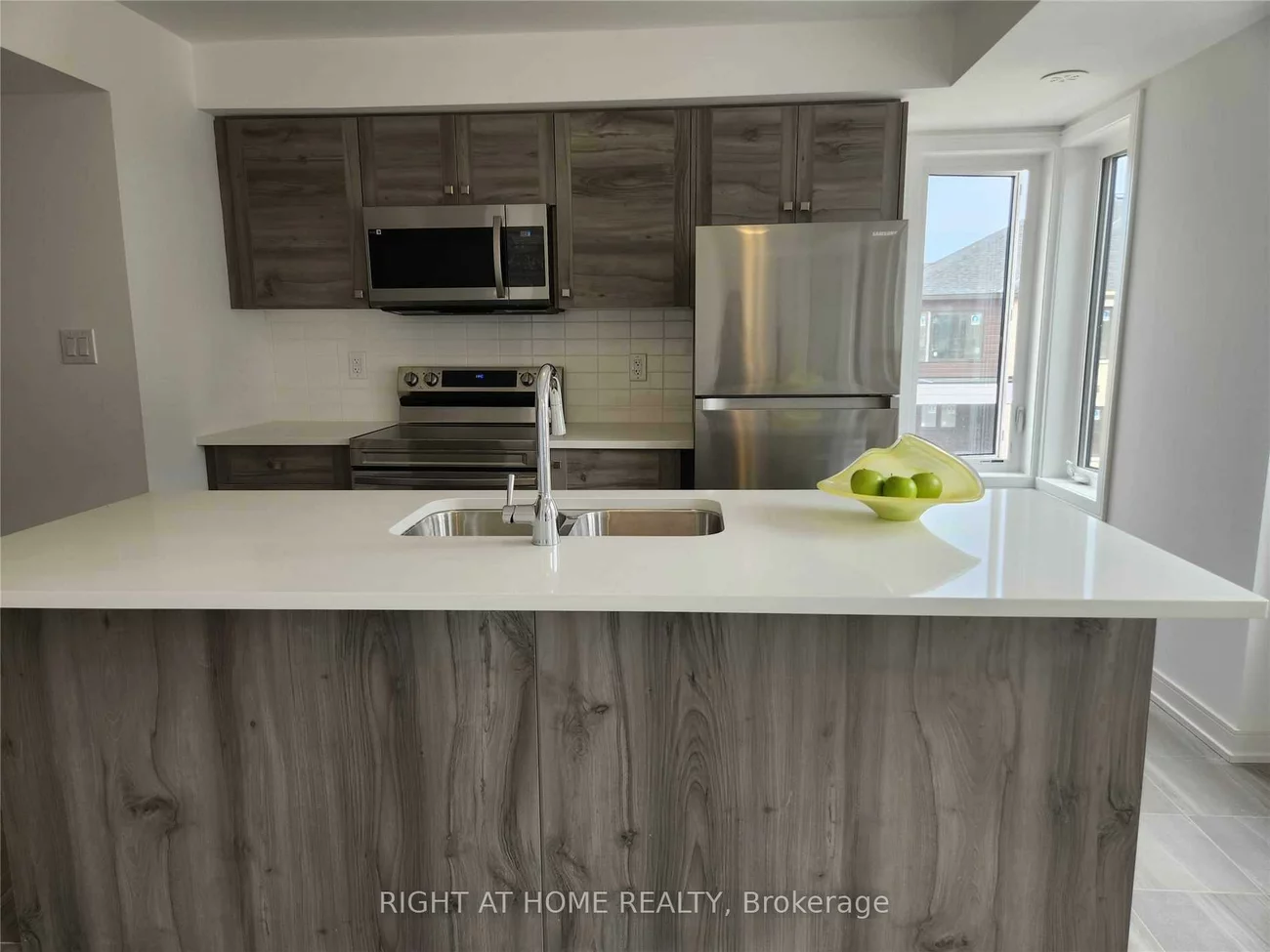 13, Magnolia, Innis-Shore, Barrie