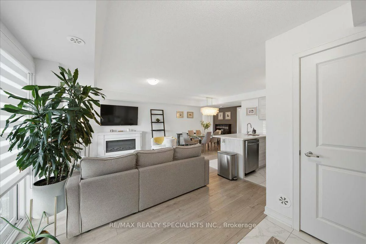 32, Magnolia, Innis-Shore, Barrie