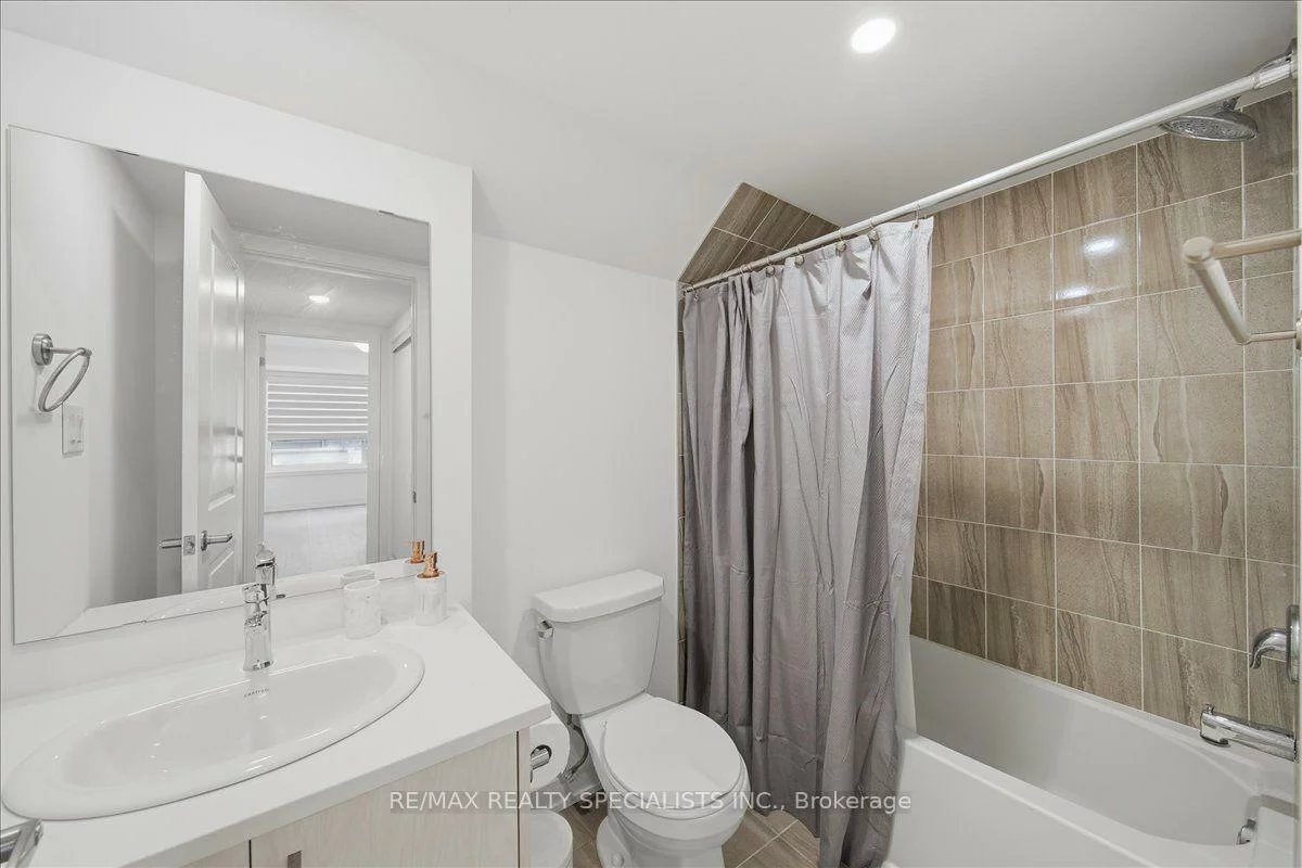 32, Magnolia, Innis-Shore, Barrie