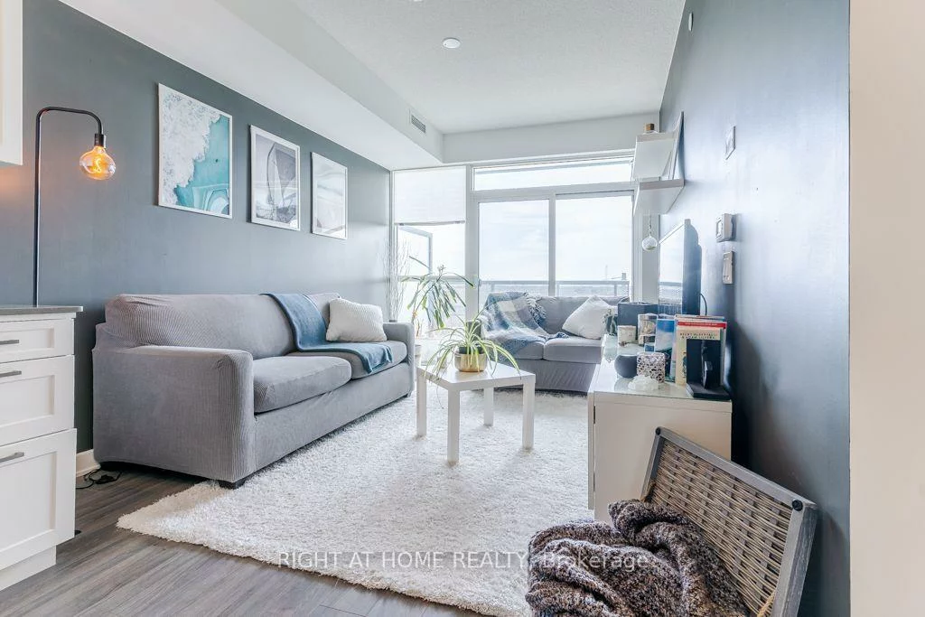681, Yonge, Painswick South, Barrie