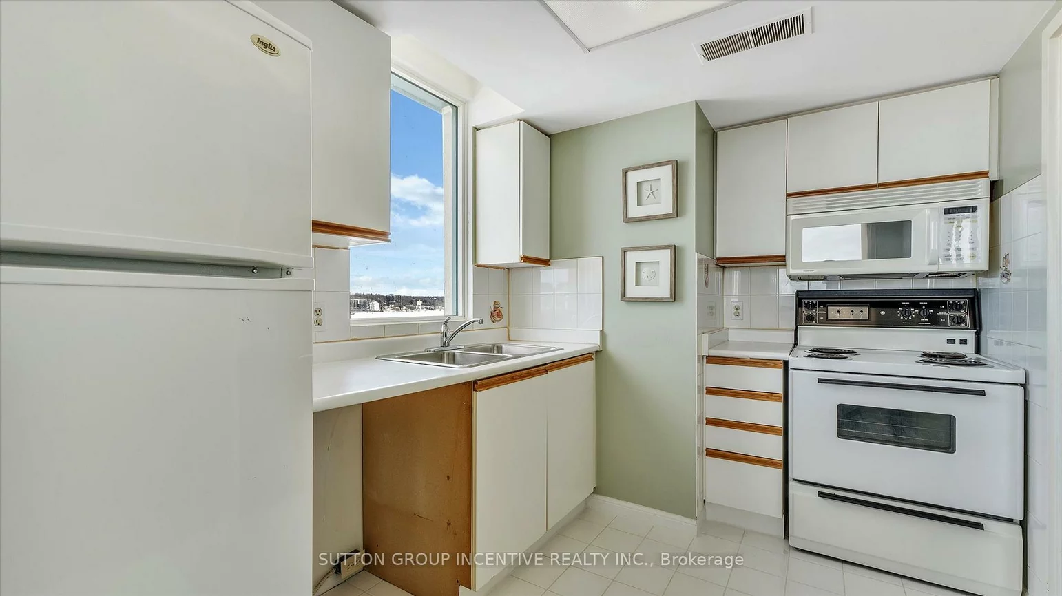 75, Ellen, City Centre, Barrie