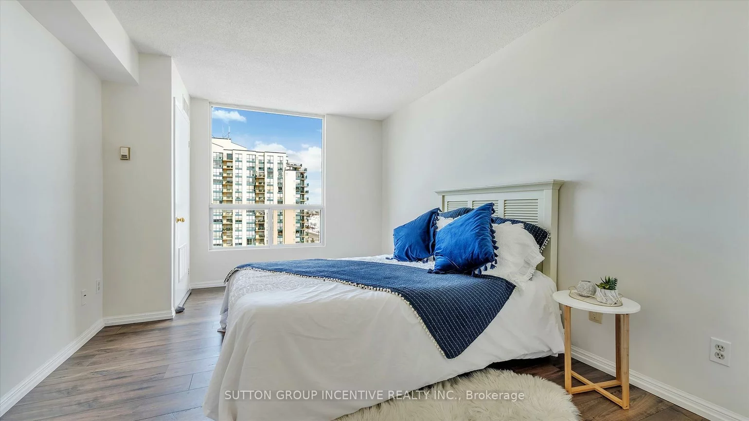 75, Ellen, City Centre, Barrie