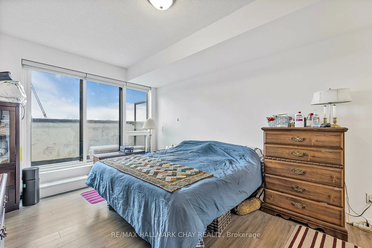 681, Yonge, Painswick South, Barrie
