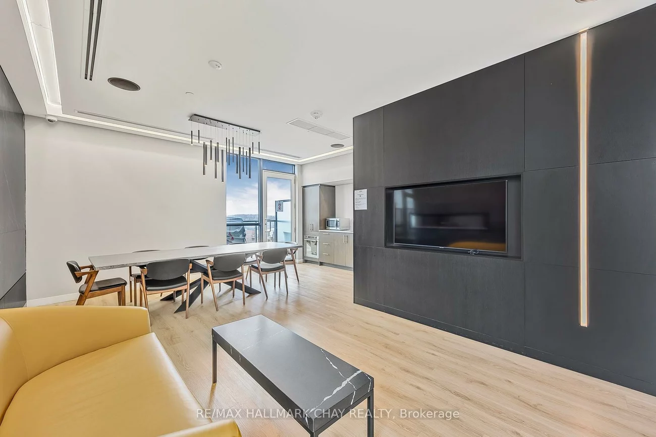 681, Yonge, Painswick South, Barrie