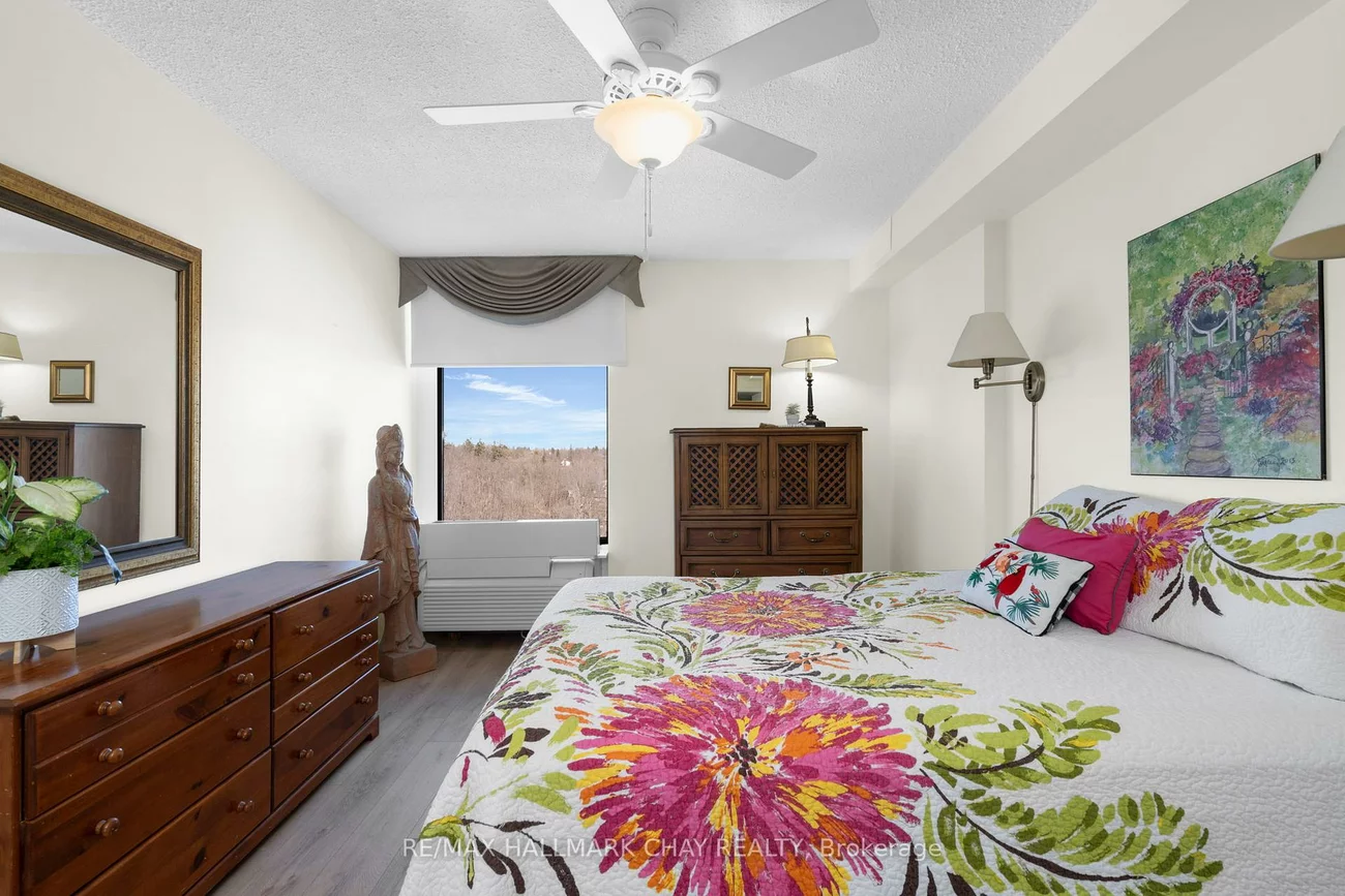 181, Collier, North Shore, Barrie